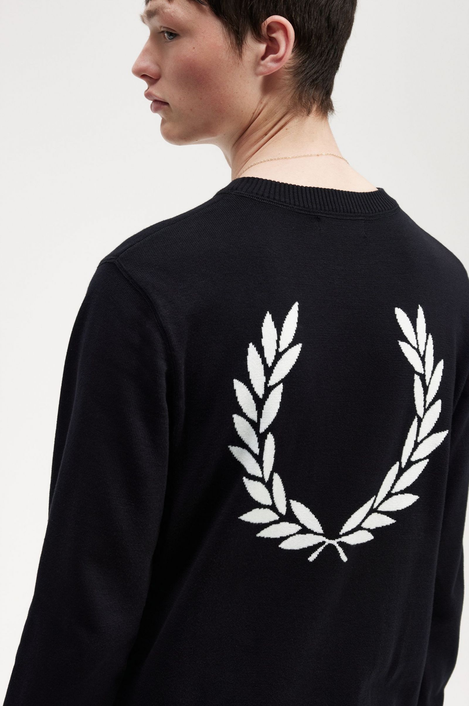 Fred Perry Graphic Laurel Wreath Jumper Black – Kingpin Clothing Store