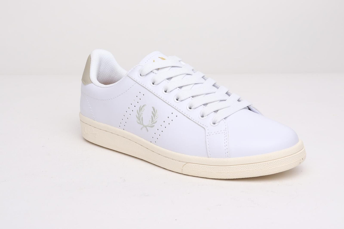 Fred Perry Sneakers B6312 White / Light Oyster
